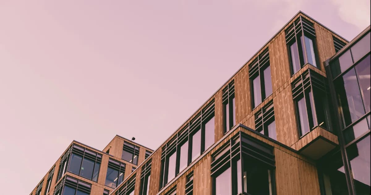 Neue Fenster an einem Wohngebäude