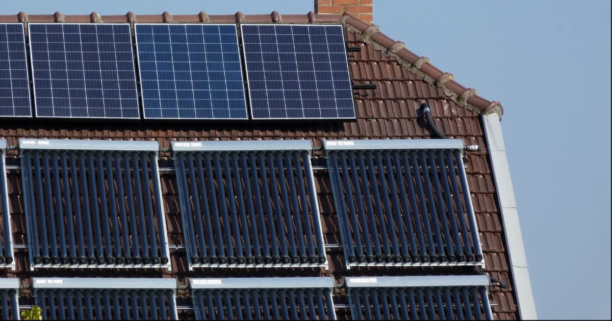 Heckert-Solarmodule Made in Germany auf dem Dach eines Einfamilienhauses